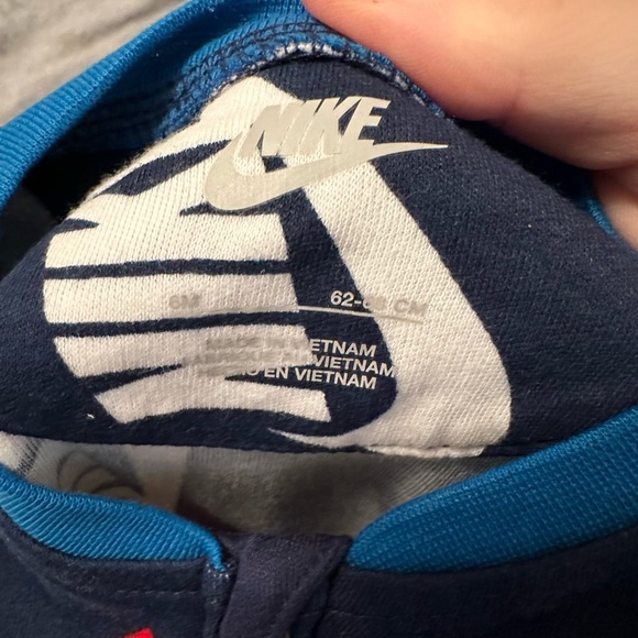 Nike zip up footed onesie. Size 6 months. NWT - Picture 2 of 4